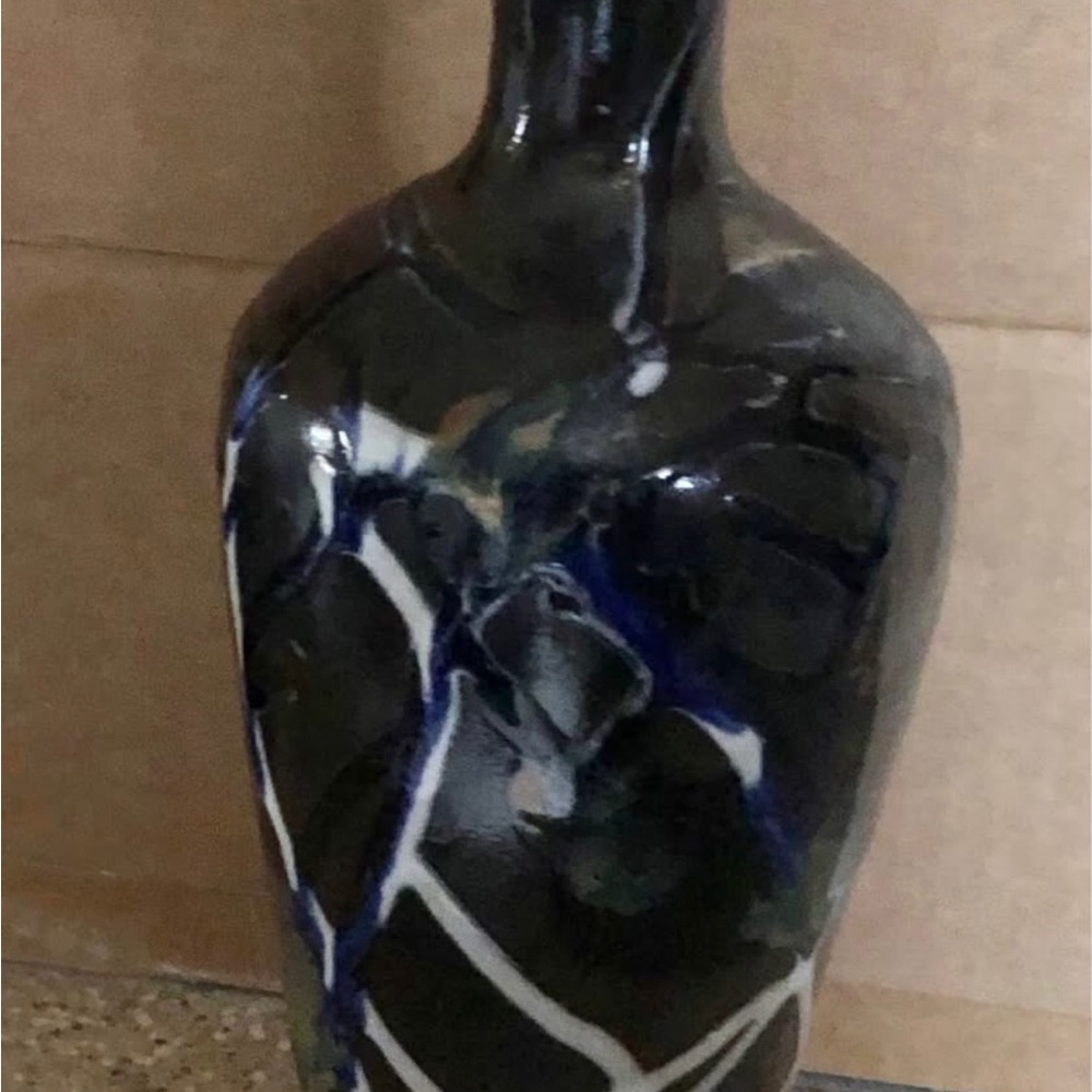 VINTAGE ANTIQUE VASE 10.5” POTTERY SLASH LINES DESIGN SIGNED 2R Germany